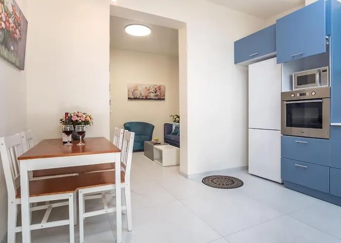 Port City Haifa - Luxury Apartments 50 Mtrs From The Beach
